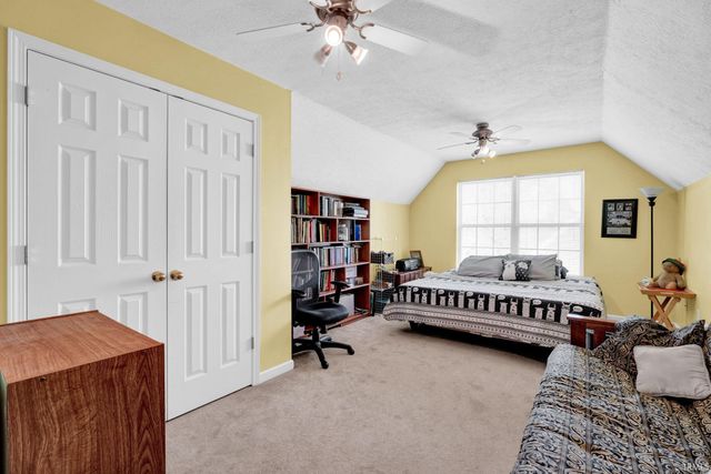 864 S Deer Run, Ellettsville, IN 47429