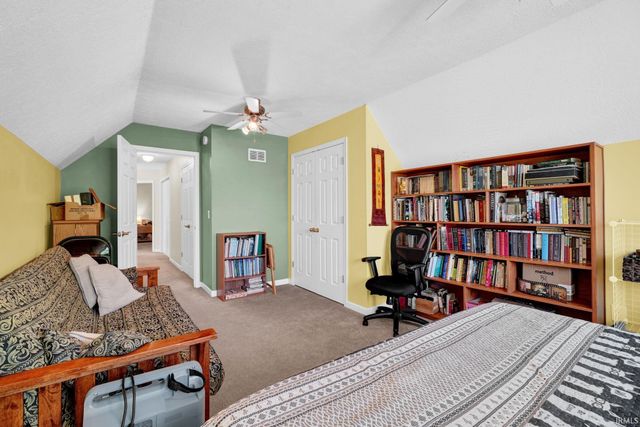864 S Deer Run, Ellettsville, IN 47429