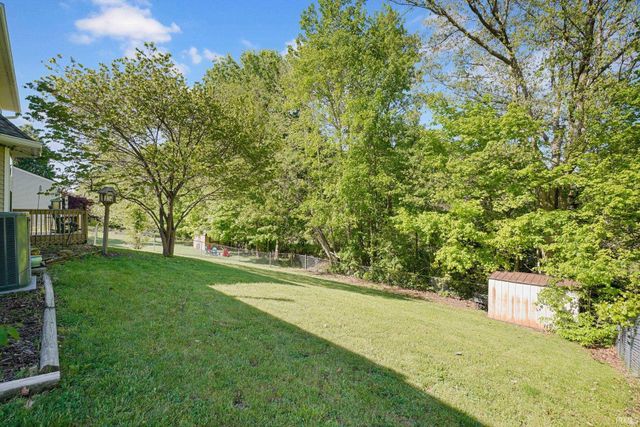 864 S Deer Run, Ellettsville, IN 47429