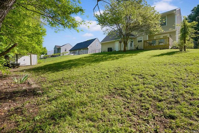 864 S Deer Run, Ellettsville, IN 47429
