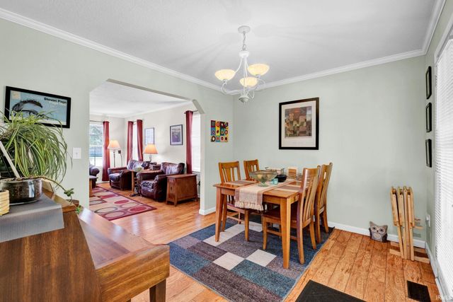 864 S Deer Run, Ellettsville, IN 47429