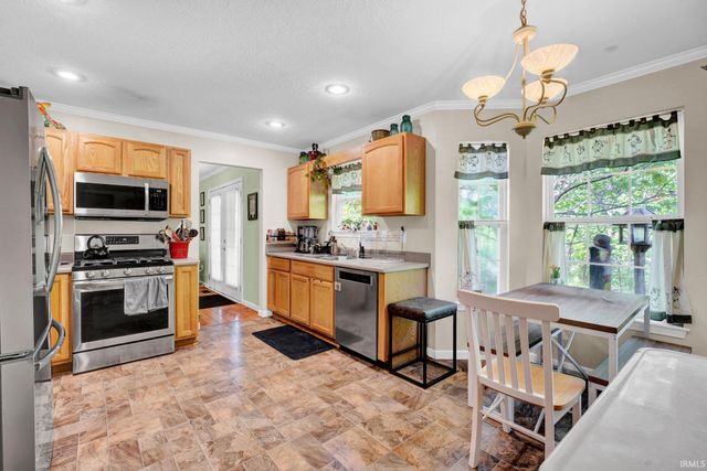 864 S Deer Run, Ellettsville, IN 47429