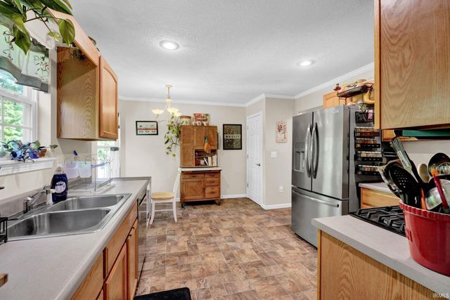 864 S Deer Run, Ellettsville, IN 47429
