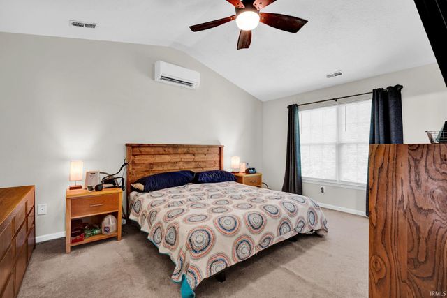 864 S Deer Run, Ellettsville, IN 47429