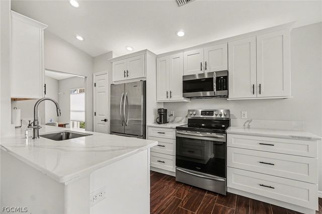 10012 Oakhurst WAY, Fort Myers, FL 33913