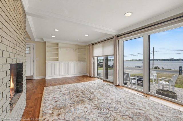 160 E Shore Drive, Northfield Township, MI 48189