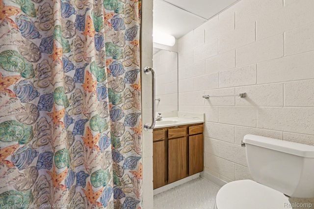 160 E Shore Drive, Northfield Township, MI 48189
