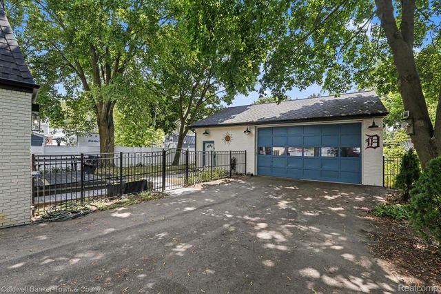 160 E Shore Drive, Northfield Township, MI 48189