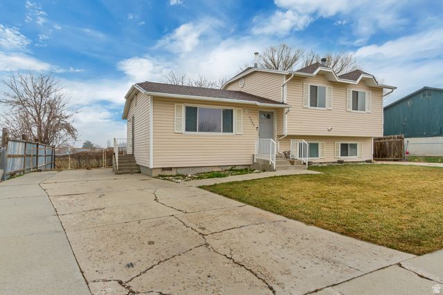 3223 S MAGNOLIA DR, Magna, UT 84044