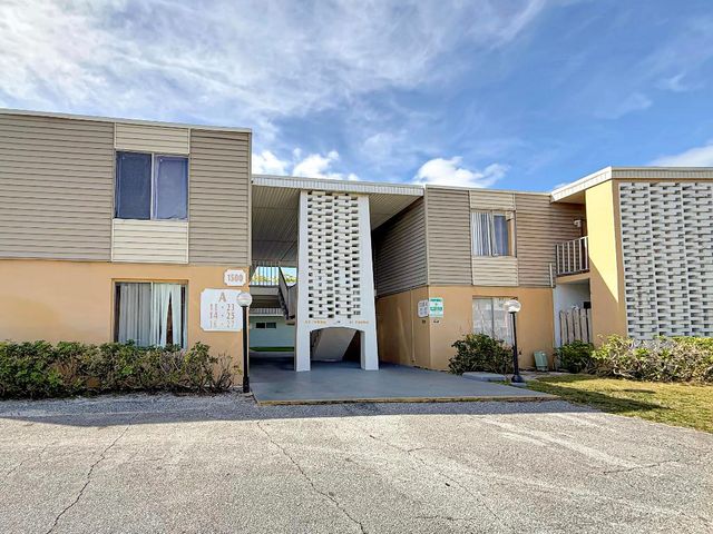 1500 Crescent Circle A26, Lake Park, FL 33403