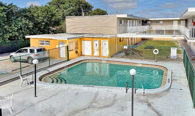 1500 Crescent Circle A26, Lake Park, FL 33403