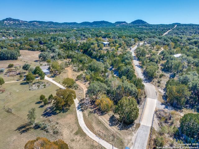 475 Oakridge Lane, Pipe Creek, TX 78063