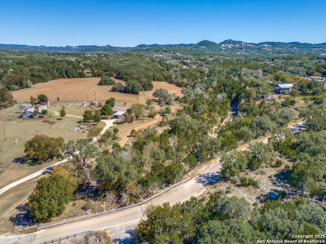 475 Oakridge Lane, Pipe Creek, TX 78063