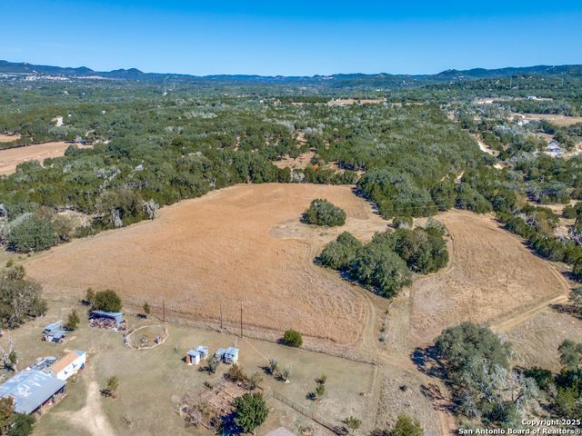 475 Oakridge Lane, Pipe Creek, TX 78063