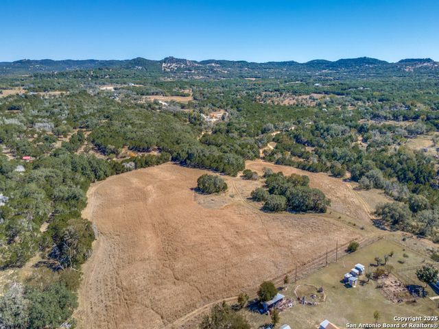 475 Oakridge Lane, Pipe Creek, TX 78063