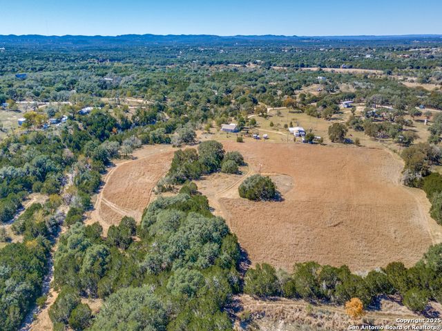 475 Oakridge Lane, Pipe Creek, TX 78063