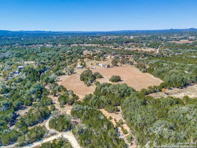 475 Oakridge Lane, Pipe Creek, TX 78063
