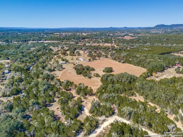 475 Oakridge Lane, Pipe Creek, TX 78063