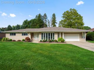38523 Manchester Street, Clinton Charter Township, MI 48036