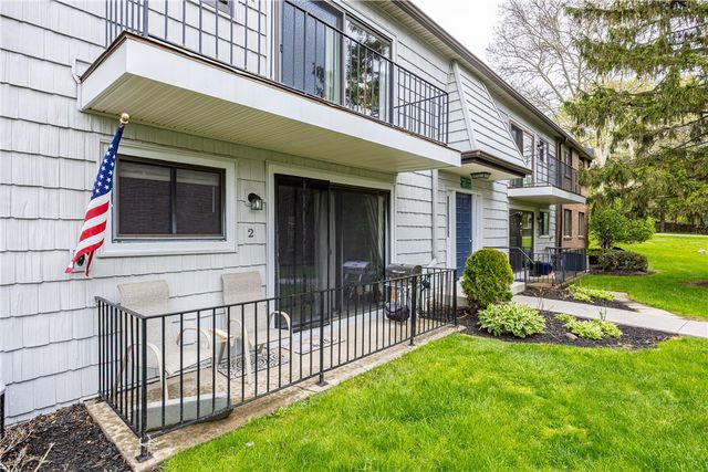 18-2 Great Wood Court, Perinton, NY 14450