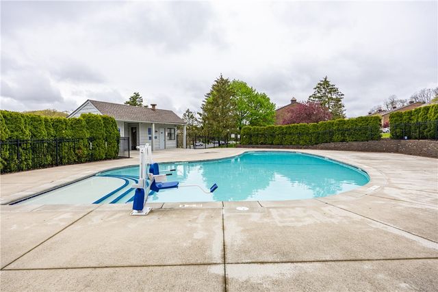 18-2 Great Wood Court, Perinton, NY 14450