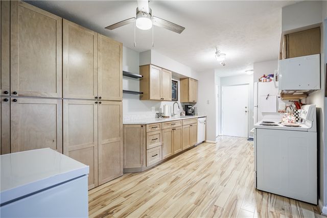 18-2 Great Wood Court, Perinton, NY 14450