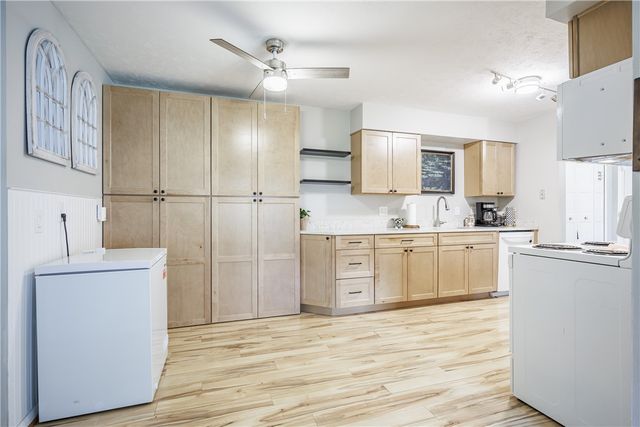 18-2 Great Wood Court, Perinton, NY 14450