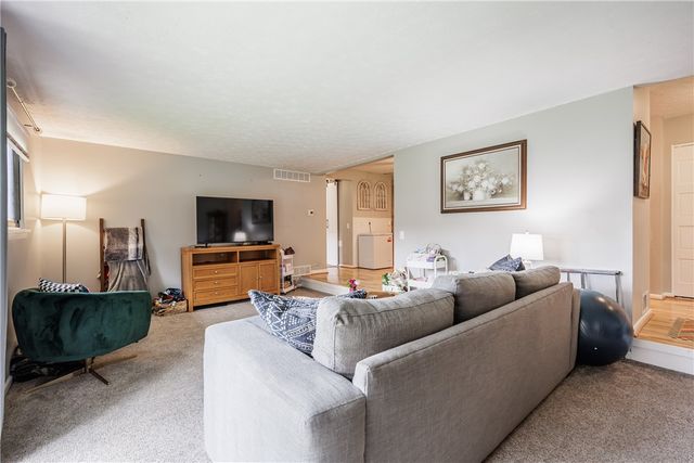 18-2 Great Wood Court, Perinton, NY 14450