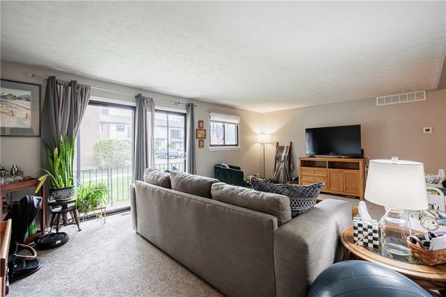 18-2 Great Wood Court, Perinton, NY 14450