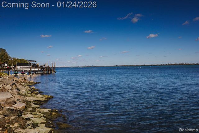 20149 Hcl Jackson, Grosse Ile, MI 48138