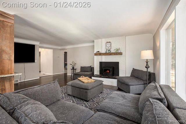 20149 Hcl Jackson, Grosse Ile, MI 48138