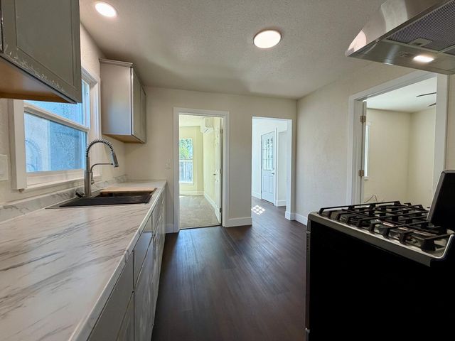 1824 E Acacia St, Stockton, CA 95205