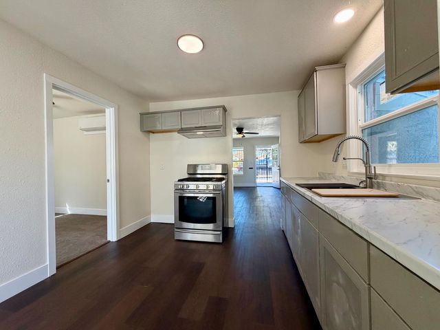 1824 E Acacia St, Stockton, CA 95205