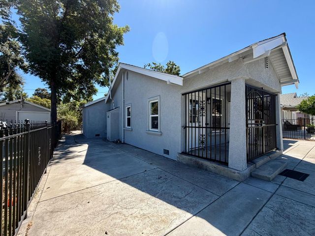 1824 E Acacia St, Stockton, CA 95205