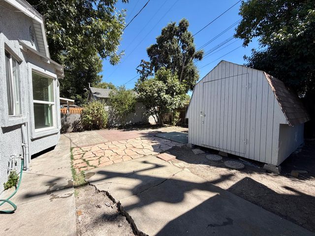 1824 E Acacia St, Stockton, CA 95205
