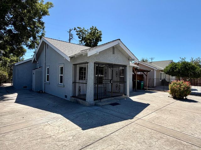 1824 E Acacia St, Stockton, CA 95205