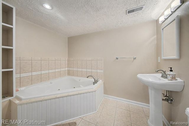 2643 Kerria Drive, Howell, MI 48855