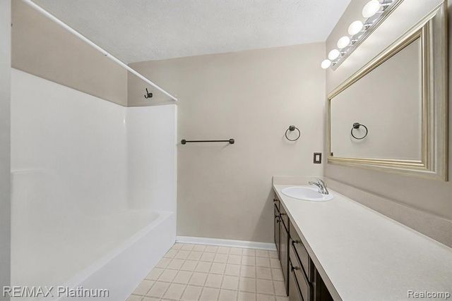 2643 Kerria Drive, Howell, MI 48855