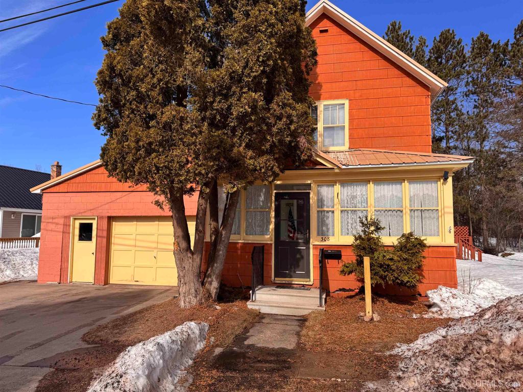 308 W Ayer Street, Ironwood, MI 49938