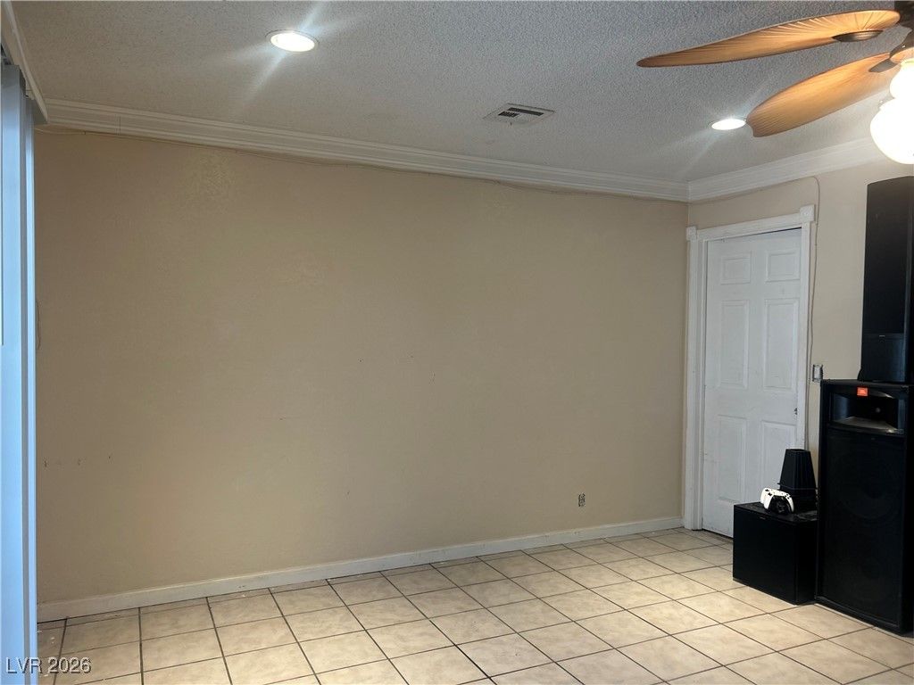 Image 13 of property listing at 4676 Tamalpias Avenue, Las Vegas, NV 89120