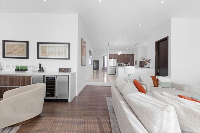 2420 SW 24th St, Miami, FL 33145