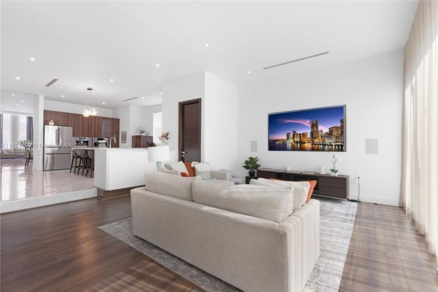 2420 SW 24th St, Miami, FL 33145