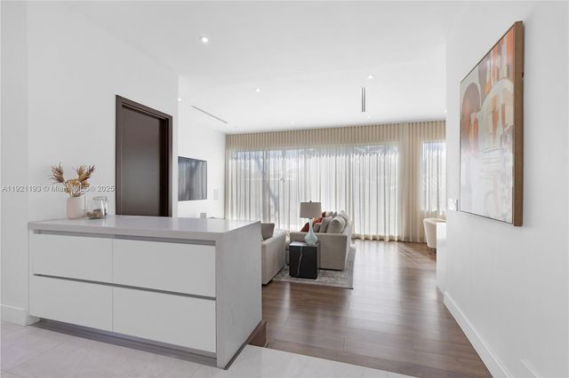 2420 SW 24th St, Miami, FL 33145