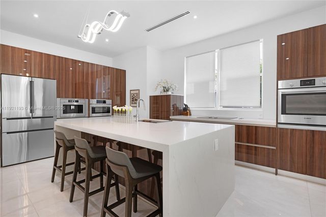 2420 SW 24th St, Miami, FL 33145