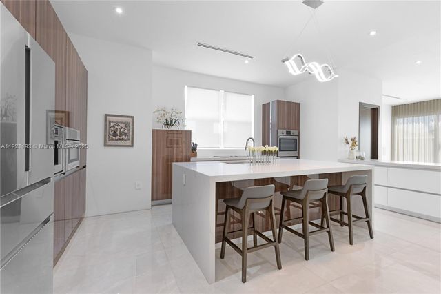 2420 SW 24th St, Miami, FL 33145