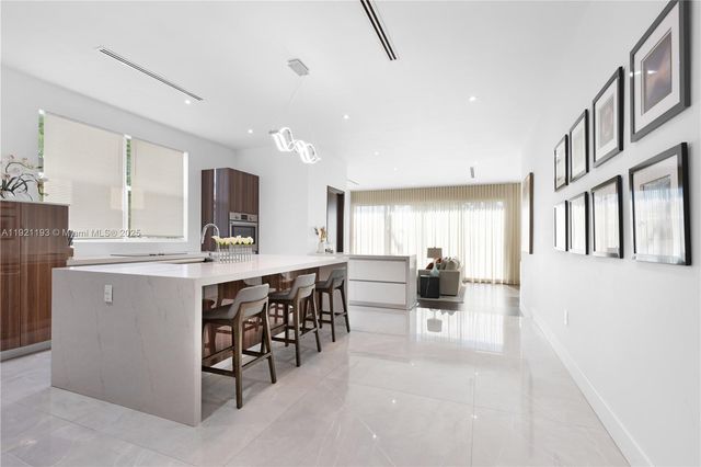 2420 SW 24th St, Miami, FL 33145