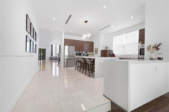 2420 SW 24th St, Miami, FL 33145