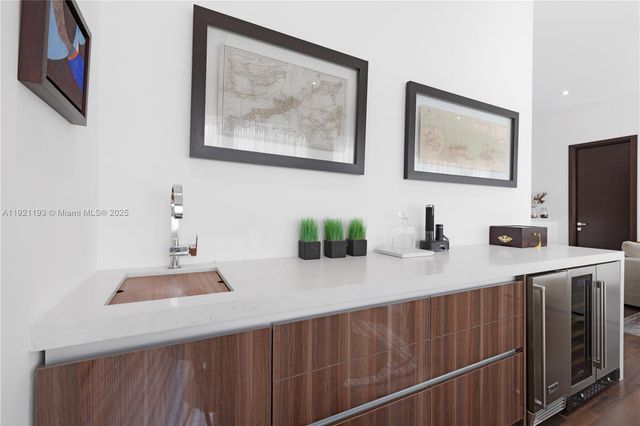 2420 SW 24th St, Miami, FL 33145