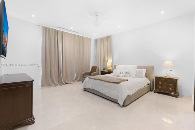 2420 SW 24th St, Miami, FL 33145