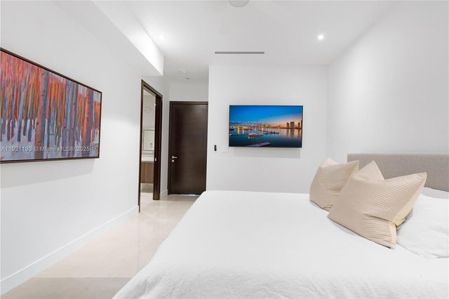 2420 SW 24th St, Miami, FL 33145